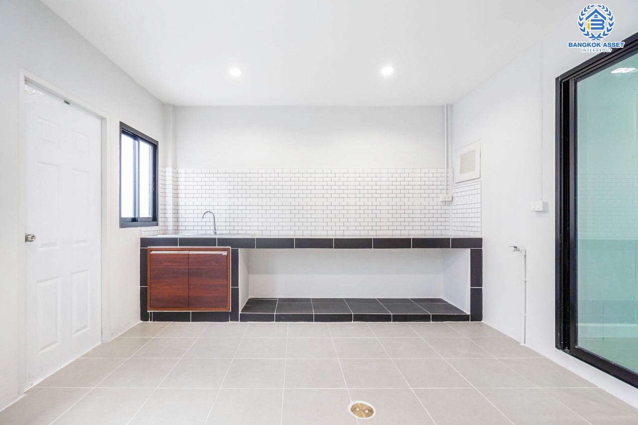 บ้านมือสองตกแต่งใหม่ ม.พิบูลย์การ์เด้นวิลล์ ถนนพิบูลย์สงคราม-พระราม5 ทาวน์เฮ้าส์หลังใหญ่ ทำเลโซเมือง! เนื้อที่ 23.2 ตร.ว. ฟังก์ชัน 3 ห้องนอน 2 ห้องน้ำ บนสุดยอดทำเล! เชื่อมถนนพิบูลย์สงคราม, วงศ์สว่าง, นครอินทร์ และติวานนท์ ใกล้จุดขึ้นทางด่วนศรีรัช-วงแหวนรอบนอก และเพียง 5 นาที ถึงรถไฟฟ้าสถานี "แยกติวานนท์"